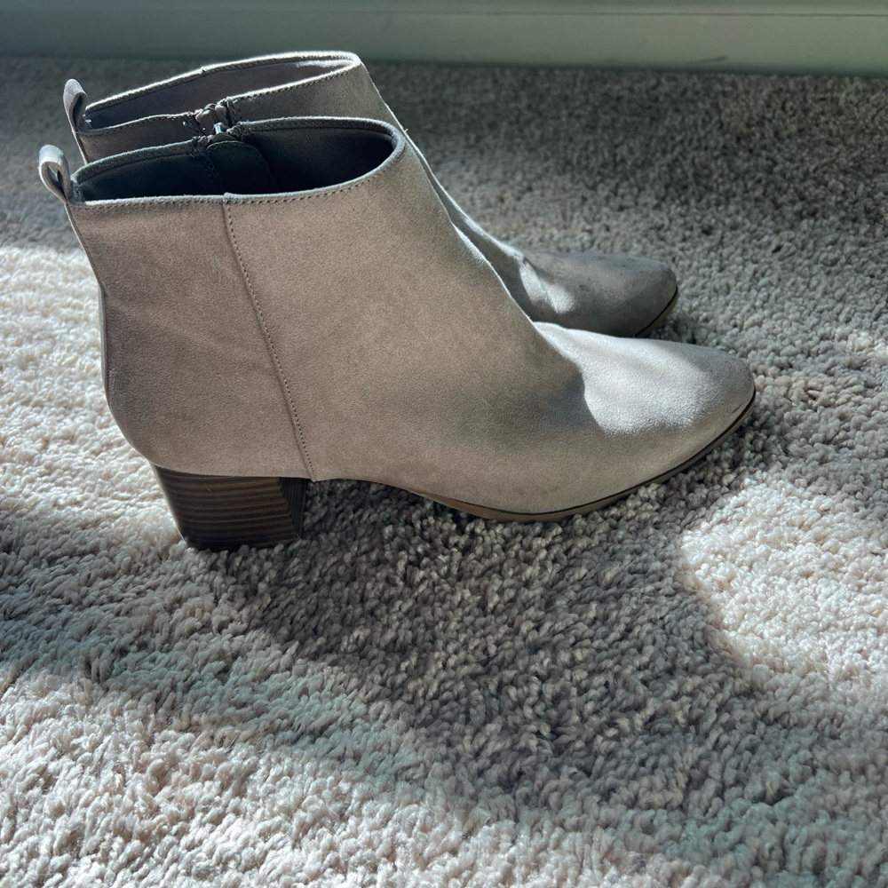 Old Navy Gray Ankle Booties with Minimalist Design - Picture 4 of 4